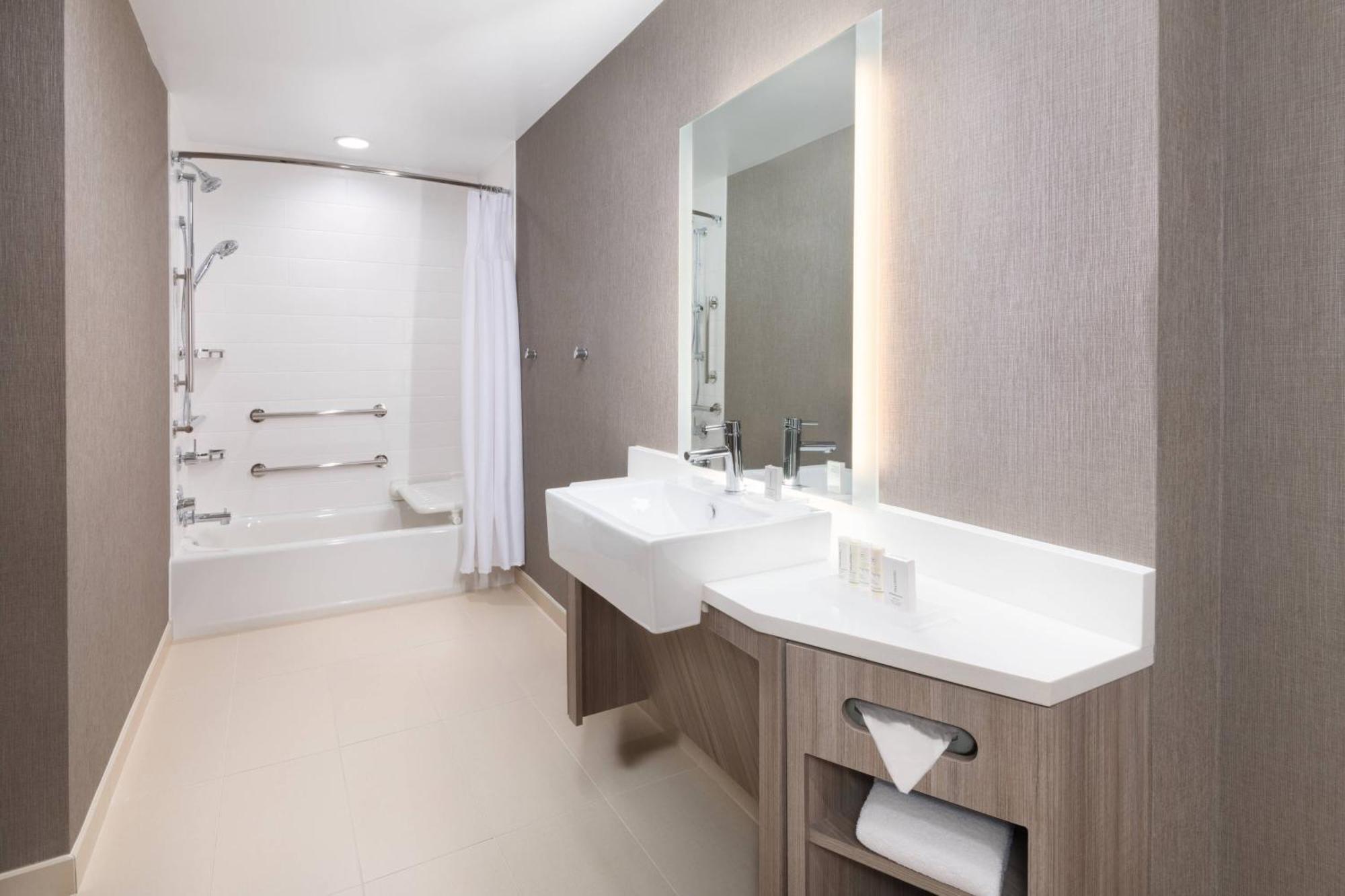 Springhill Suites By Marriott טיפטון מראה חיצוני תמונה